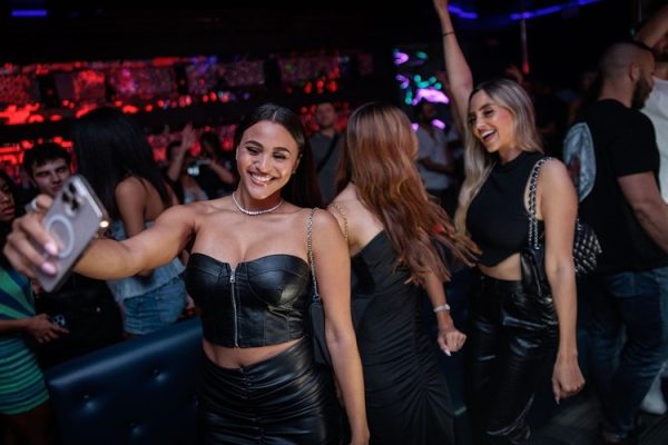 Mynt Girl Comp
